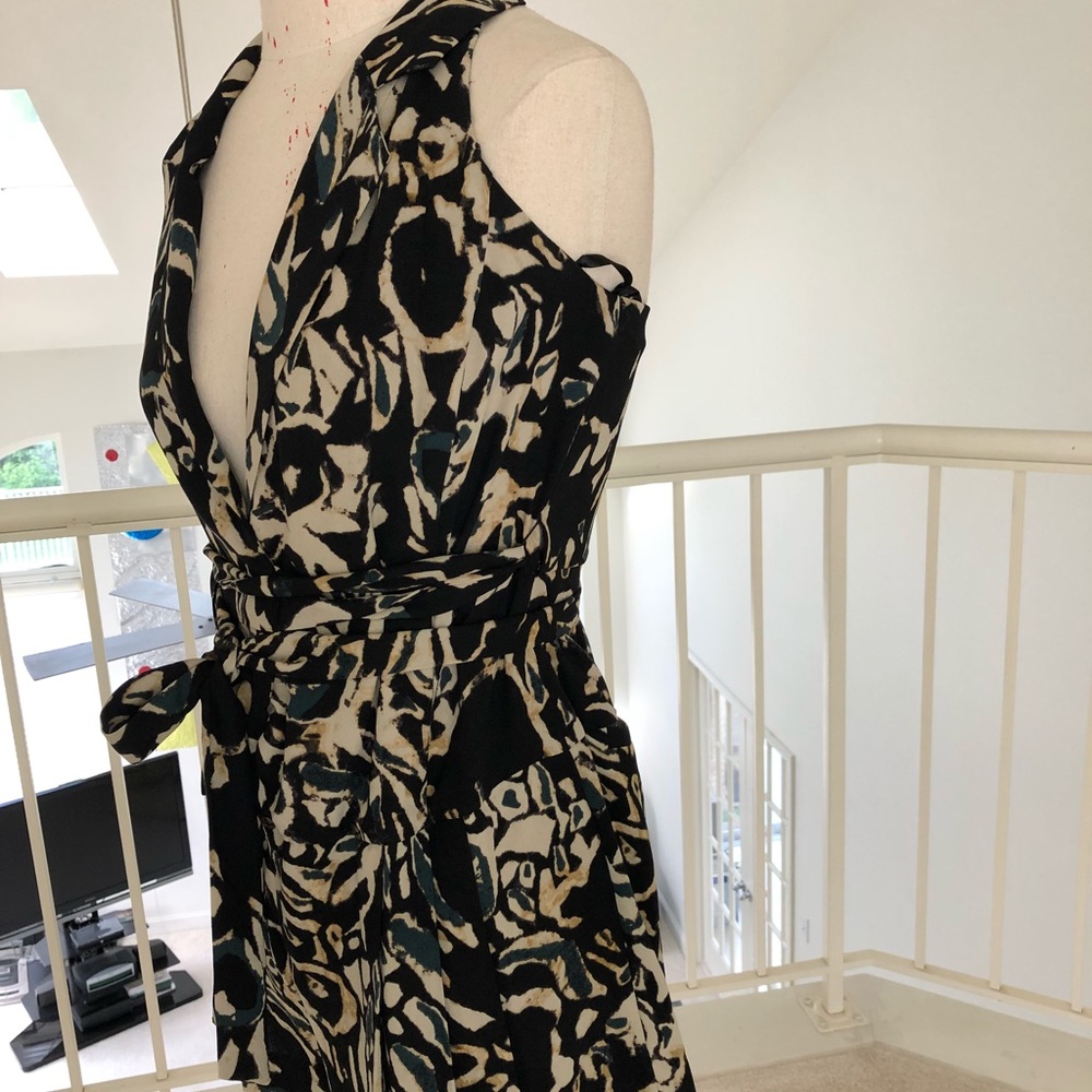 ‼️Sold ‼️Cute printed halter romper - Picture 4 of 8